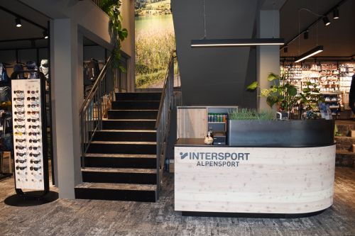 Foto von INTERSPORT Alpensport Weissensee 15er Haus. Sorgfältig gewähltes Sport-Sortiment mit kompententer und freundlicher Beratung auf zwei Etagen. Im Winter Spezialist für Eisschnelllauf und im Sommer die 1.Adresse für dein Outdoor-Abenteuer.
